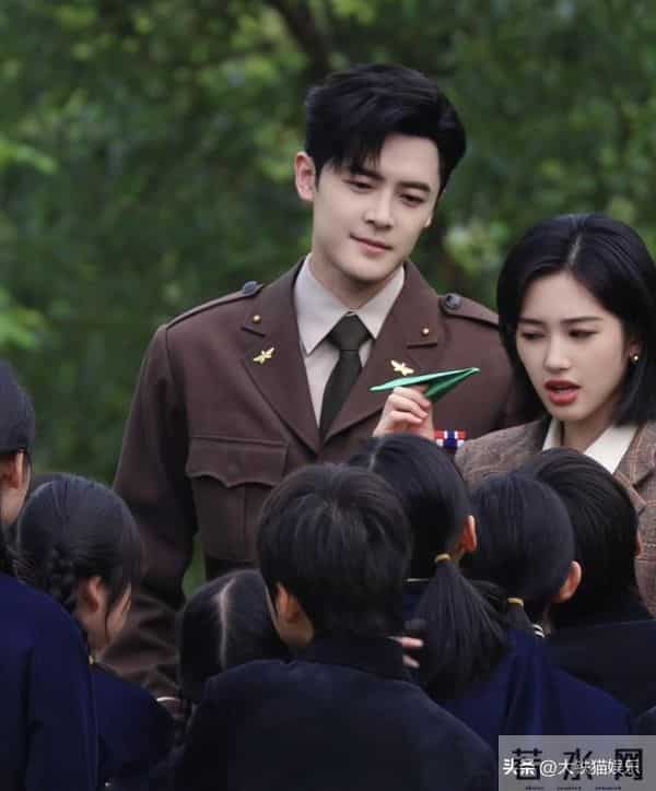 颖儿,记住纸是包不住火的啊,38岁付辛博“老来俏”,还是翻红了