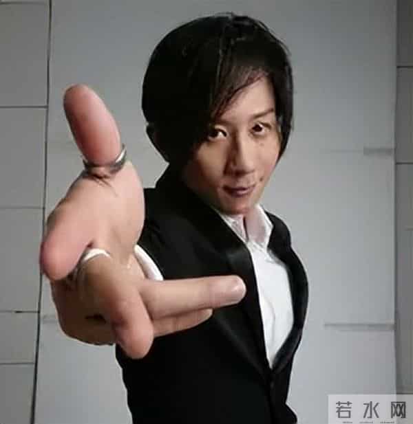 刘谦近况曝光,抗癌不到一年,“不良嗜好”已戒掉,憔悴到认不出