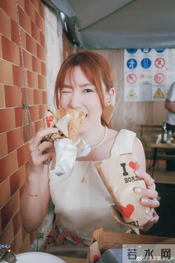 TVB上位小花获好友庆生！去年突然低调大婚，婚后多次被传有孕