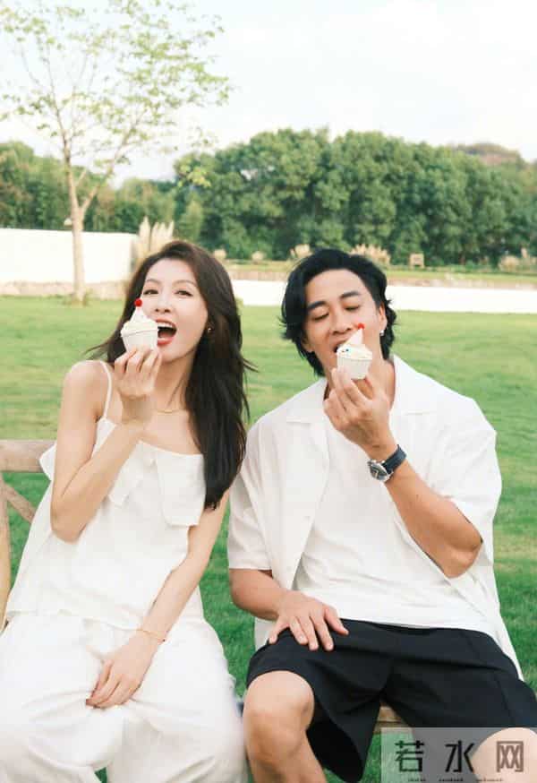 50岁何润东晒夫妻写真，与林姵希高甜撒糖，林姵希气质出众似明星