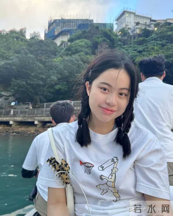 甘比和情敌在较劲，给17岁女儿生日过于低调了！