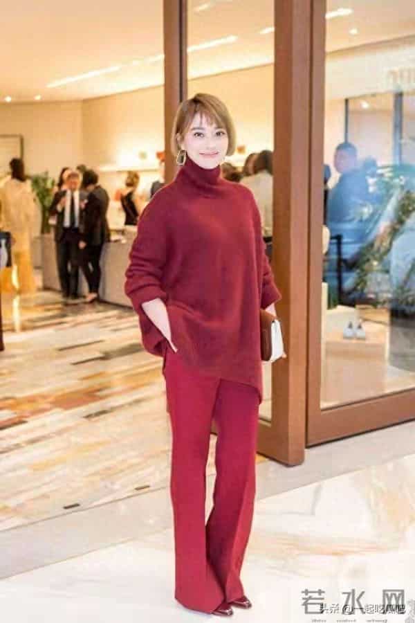 50岁梅婷新剪了波波头年轻25岁，穿毛衣+阔腿裤，美得像换了个人