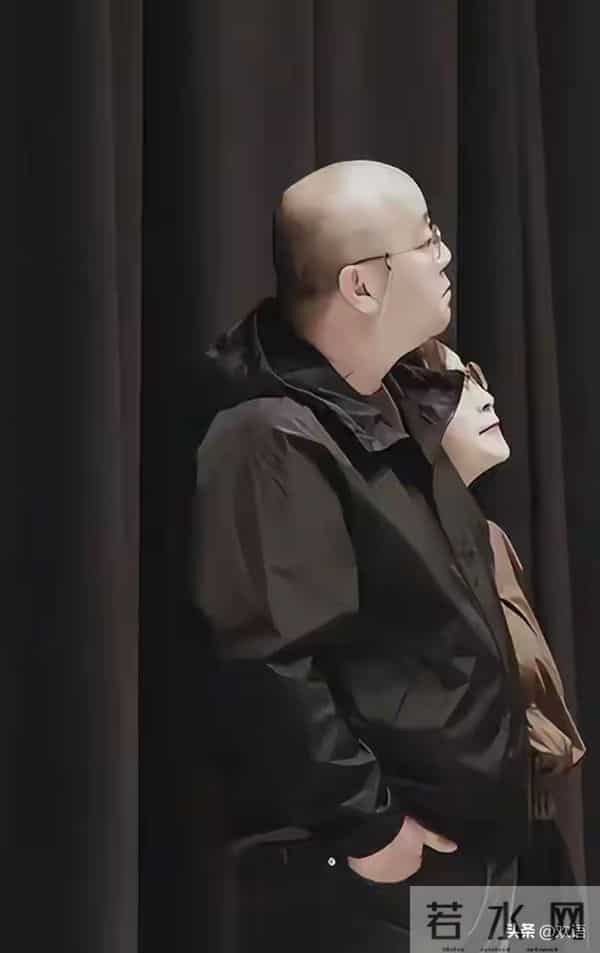 王菲没想到,自己56岁的前夫如今隐居阿那亚,把生活过成了一首诗