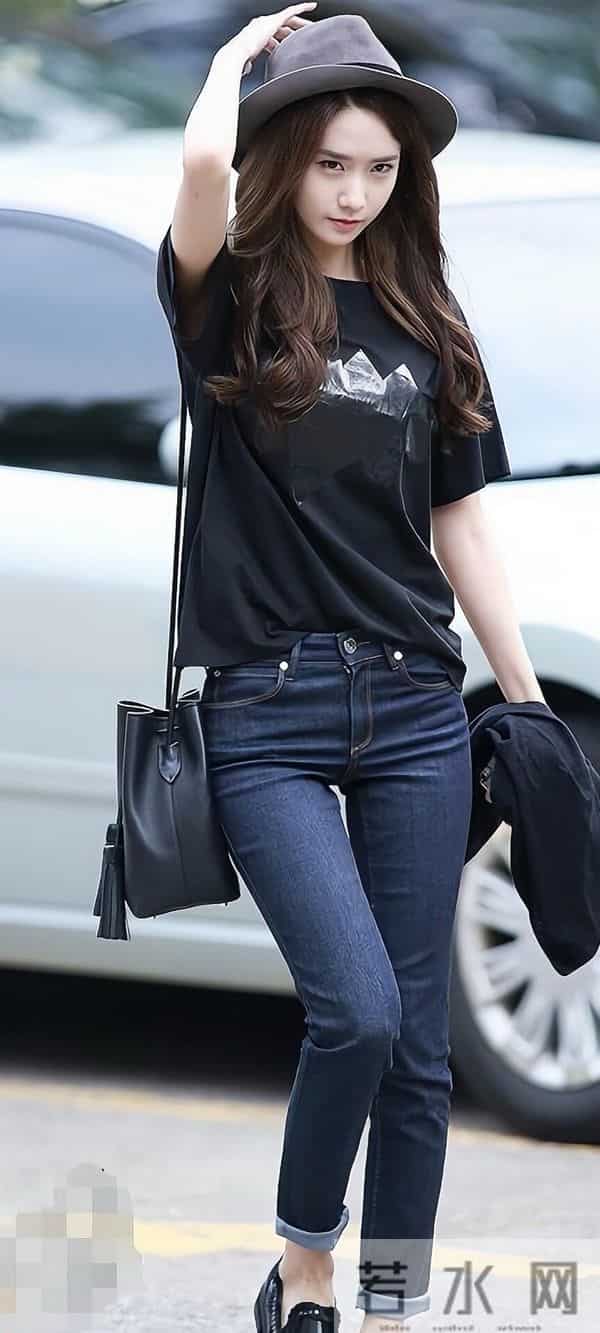 林允儿紧身牛仔裤的性感，是高级又撩人的致命诱惑！