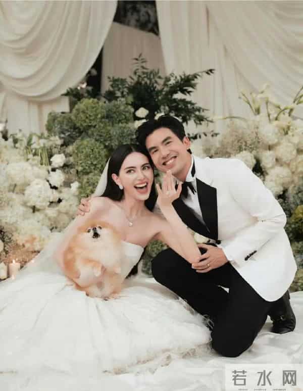 泰星Mai和Ter低调举行婚礼,上演头纱吻,好闺蜜MintC抢到捧花