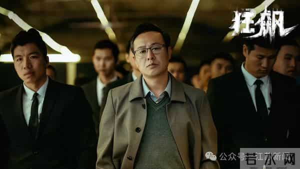 演员张颂文，救人后获赠锦旗