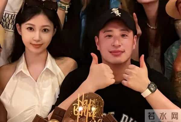 潘玮柏妻子扮白雪公主,参加女儿幼儿园活动,不愧是“最美空姐”