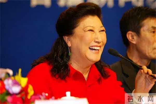 原来她已离世20年!女儿败光她留的7套房产,至死没和赵本山和解