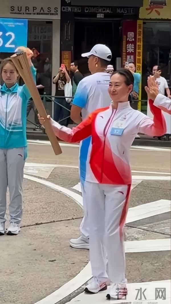 何猷君也没想到，自己63岁的大姐何超琼，竟还能再为赌王家族争光