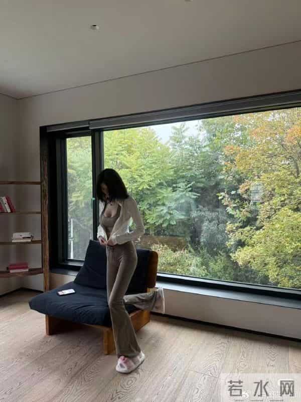 冲上热搜!何穗官宣生子后首晒照