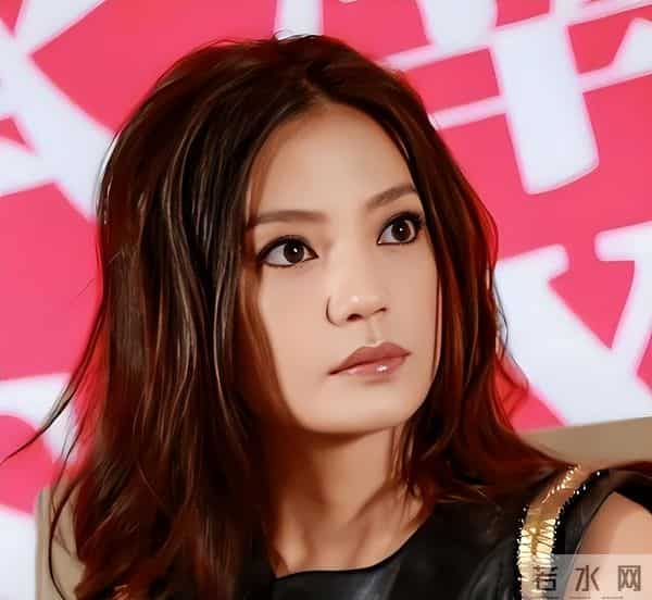 封杀四年，49岁赵薇突传消息，因胃癌去世传闻5个月前就真相大白