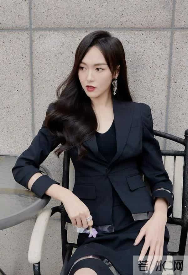 唐嫣的脚是最美的!小腿太细了