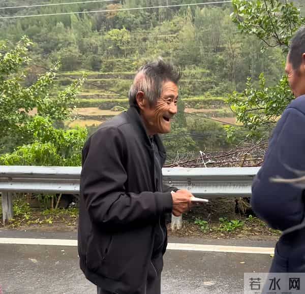 爆火仅4个月，李福贵再次让全网“刮目相看”，董宇辉的话应验了