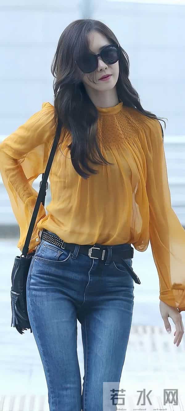 林允儿紧身牛仔裤的性感，是高级又撩人的致命诱惑！