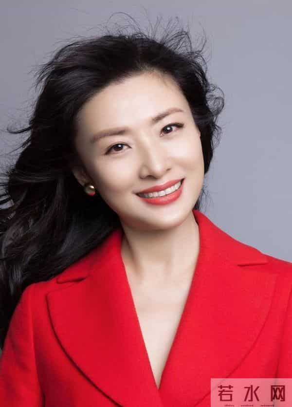 连续17年主持春晚的她,12年婚姻终究离婚,坦白:婚姻只会痛苦