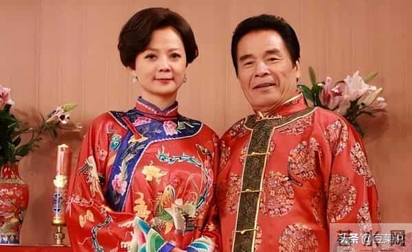 他与6个老婆共处一室，每人每月7万零花钱，71岁又娶了50岁妻子