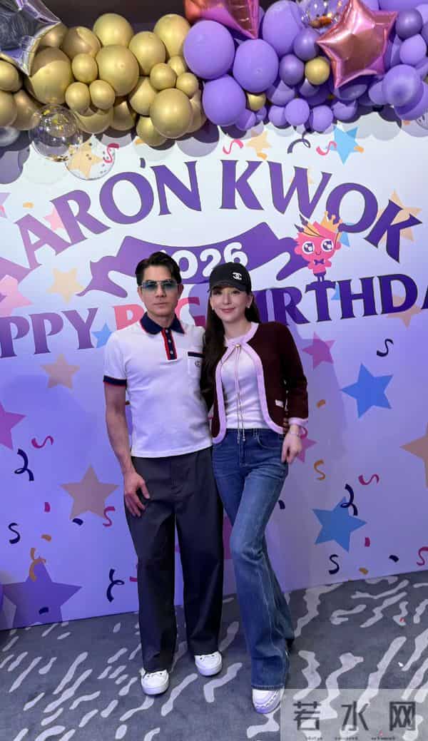 方媛凌晨发文问坐月子,超一周没洗头近视加重,似恢复不佳掉头发