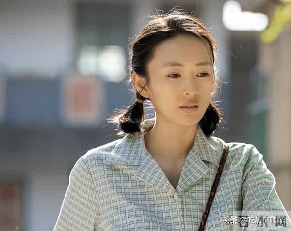 分手22年,40岁的童瑶高调官宣喜讯,如今成为张默高攀不起的存在