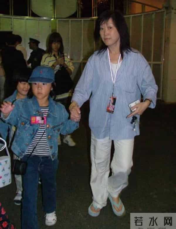 王菲经纪人陈家瑛,紧急发声,网友纷纷评论区喊话