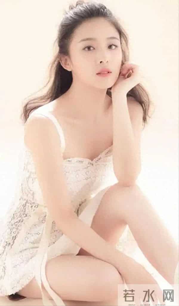 张含韵原来这么美,原以为她是甜妹 没想到身材如此丰腴