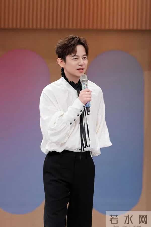 芒果台这一夜，那英再"开炮"，华晨宇"拱火"，也有何炅救不了的场