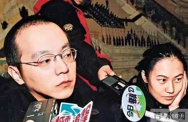 王菲没想到,自己56岁的前夫如今隐居阿那亚,把生活过成了一首诗