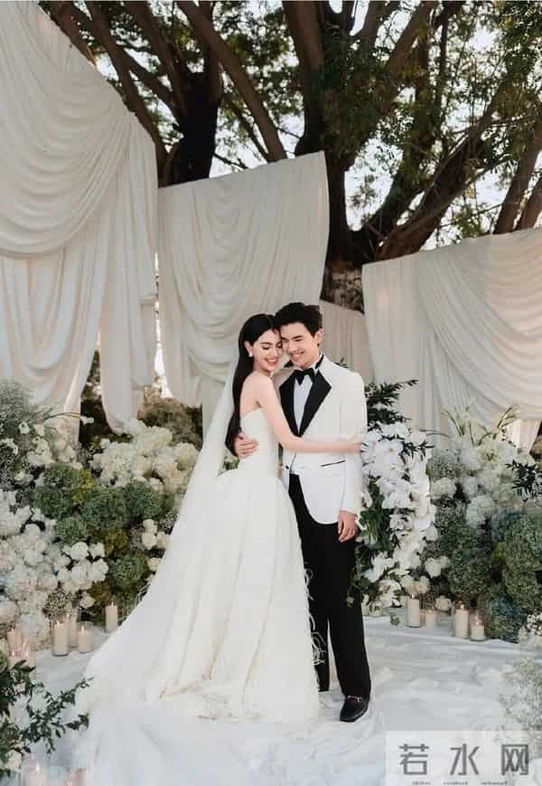 泰星Mai和Ter低调举行婚礼,上演头纱吻,好闺蜜MintC抢到捧花