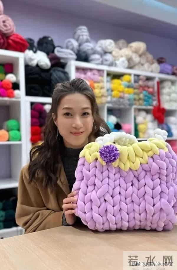 甘比和情敌在较劲，给17岁女儿生日过于低调了！