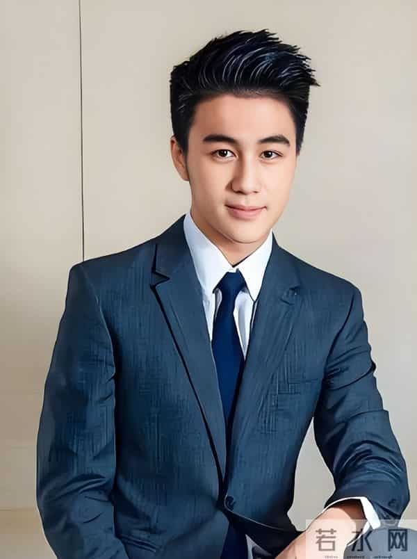 何猷君也没想到，自己63岁的大姐何超琼，竟还能再为赌王家族争光