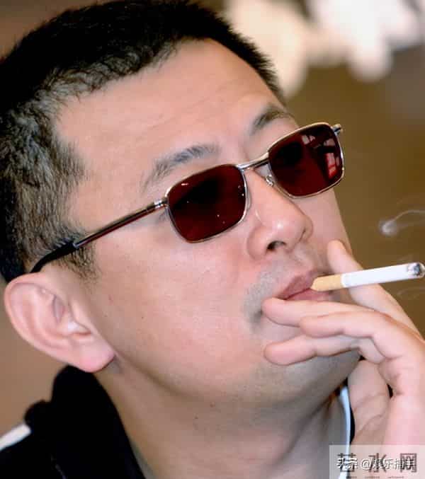 陪玩陪睡只是牛刀小试,王家卫再曝坏消息,黑手套养的明目张胆