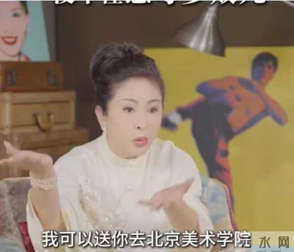 向佑彻底没救了!现身南昌酒吧,新交的女友又胖又颓,烟酒不离手