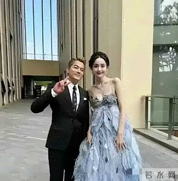 不怪郭富城忍不住跟她合照,作为一个女人,我都心动不已