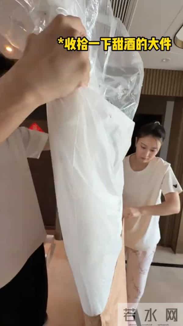 侯梦莎搬离婆家,和毛毅带女儿到杭州定居,婆婆不舍孙女哭着告别