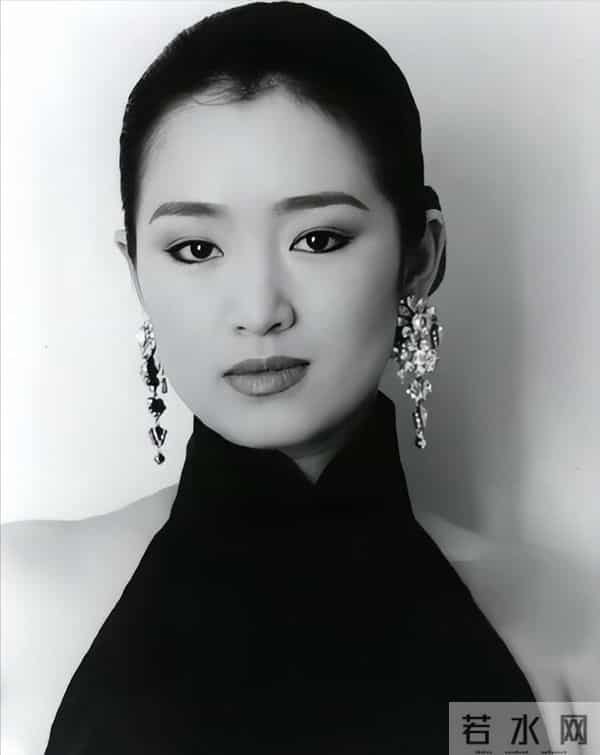 59岁巩俐近况惹人心酸,一头白发尽显老态,给"丁克"们提了个醒