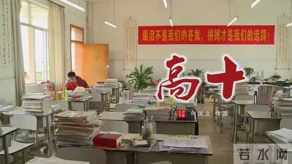 高考16次的唐尚珺露面,36岁直播带货,团队有俩同校女生,网友:浪费资源