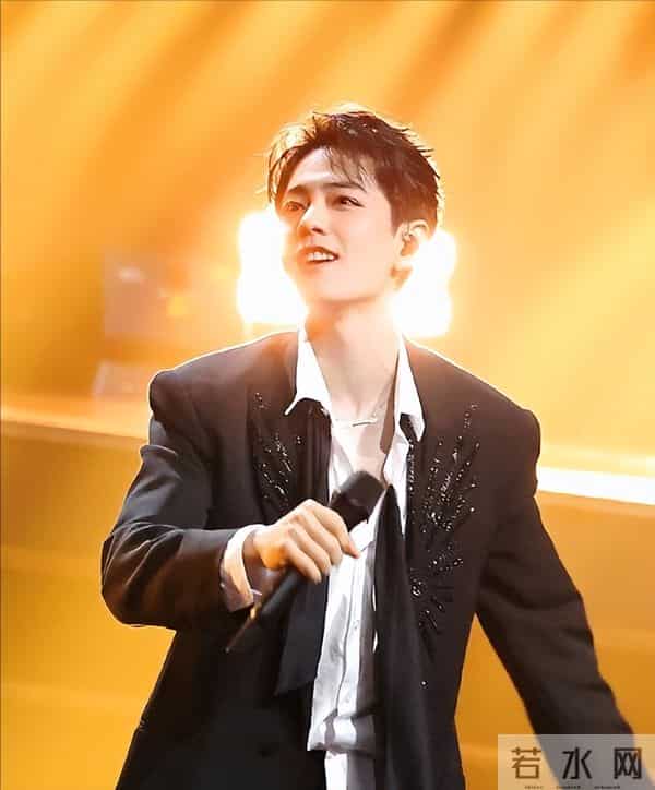 央视“点名”才几天，肖战因一个举动，再令杨紫和所有人刮目相看