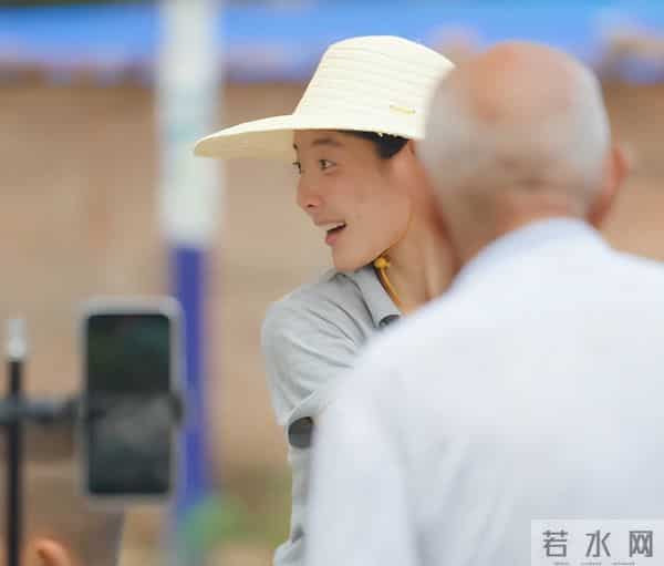 爆火仅4个月，李福贵再次让全网“刮目相看”，董宇辉的话应验了