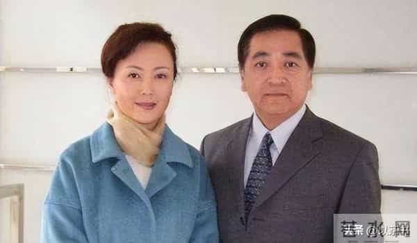 她与军官丈夫恩爱46年零绯闻,如今68岁直面衰老,比扮嫩惊艳