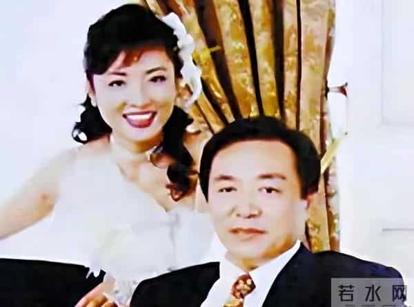 连续17年主持春晚的她,12年婚姻终究离婚,坦白:婚姻只会痛苦