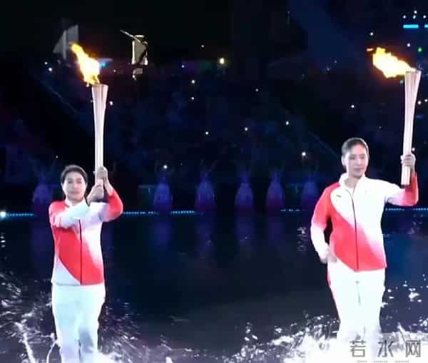 霍启山现身全运会开幕式!清爽干净人气高,和堂弟成家族颜值担当