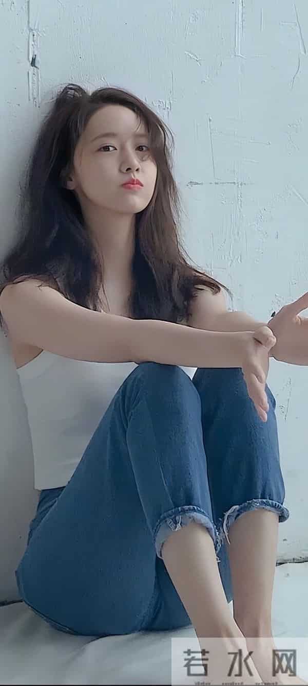 林允儿紧身牛仔裤的性感，是高级又撩人的致命诱惑！