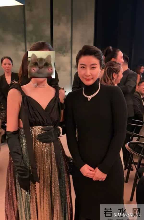 北京这一夜，郭晶晶用“全裹”造型，给了内娱女星一记优雅的耳光