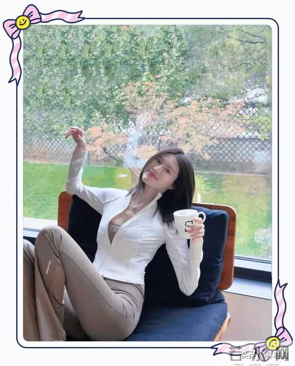 何穗晒产后照片,事业线傲人,引热议,陈伟霆妈妈抵达北京探望!