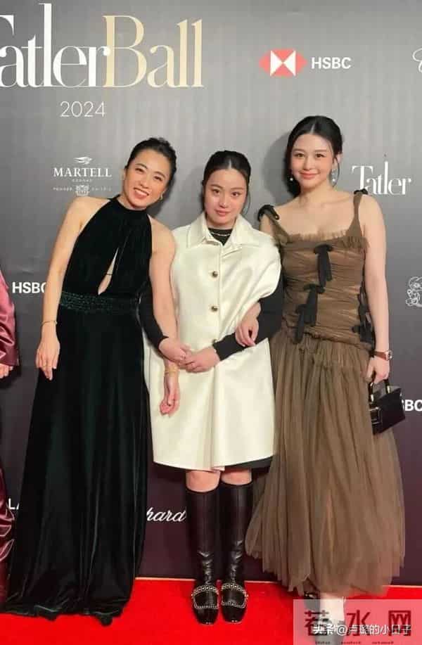 甘比和情敌在较劲，给17岁女儿生日过于低调了！