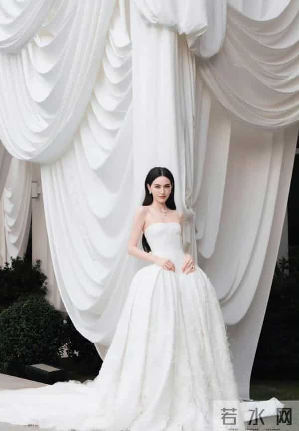 泰星Mai和Ter低调举行婚礼,上演头纱吻,好闺蜜MintC抢到捧花