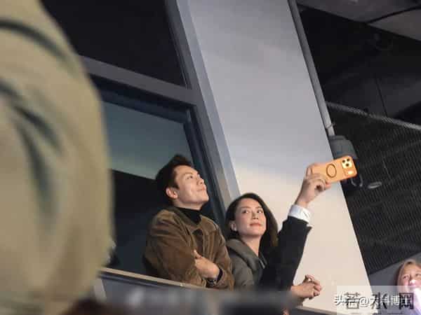 陈伟霆爱人北京豪宅晒照,何穗产后腰细身瘦,陈妈妈来京看孙子