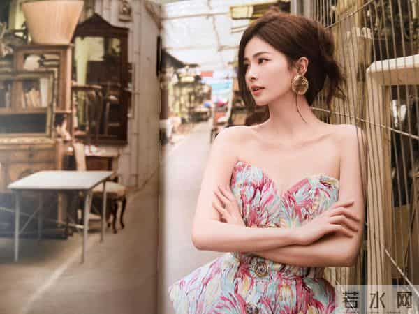 白鹿不要这么考验大家的定力!最近好爱穿抹胸裙啊