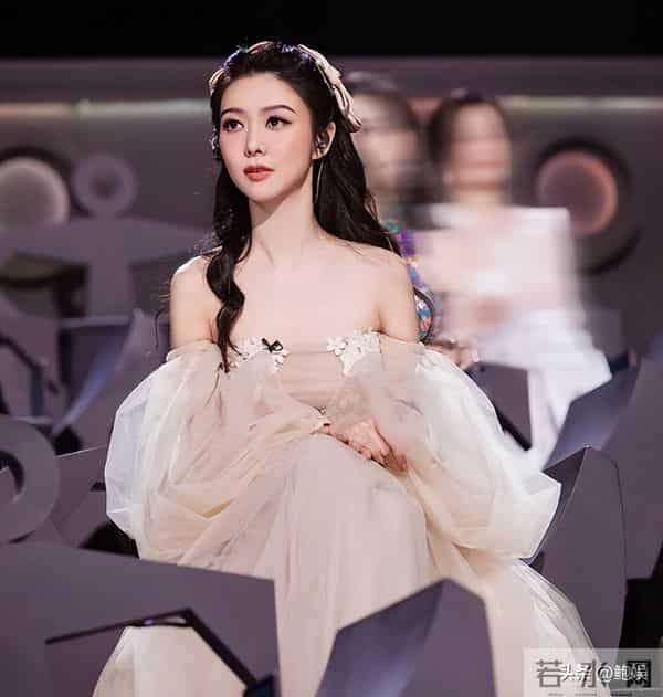 44岁薛凯琪未婚未育,曾抑郁轻生 “卖身救父”的她如今走了上坡路