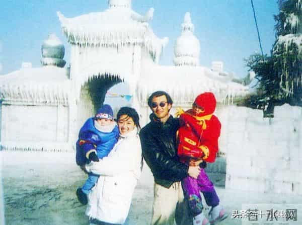 母亲是影后,丈夫是著名演员,公公是央视名嘴,34岁的她却当网红