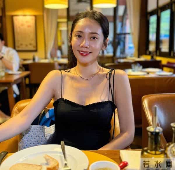 于晓光夫妇北京请客,秋瓷炫从韩国回来面相变了,脸没以前扛镜头